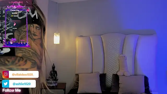 MiaVillalobos online show from October 2025 11:53:02 AM