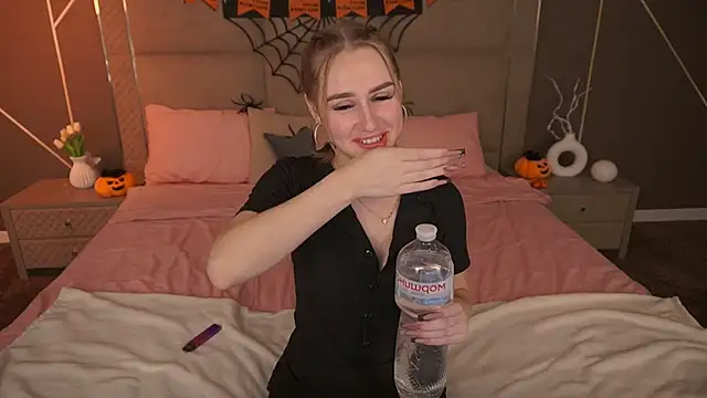 Snapshot of GabriellaJass chatting on November 2025 09:32:01 AM GabriellaJass online show from November 2025 09:32:01 AM