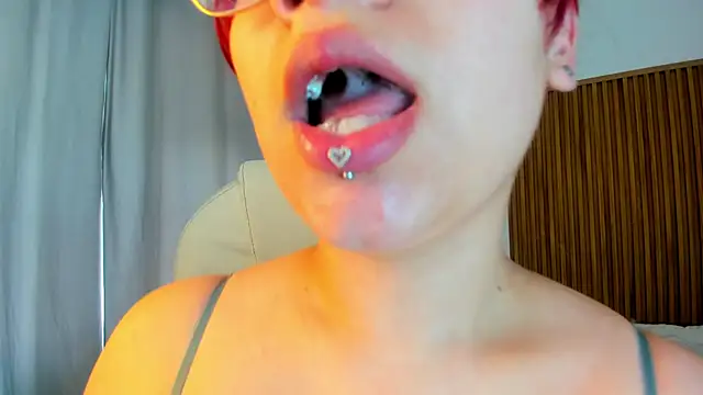 mlle luna online show from September 2025 01:23:02 PM