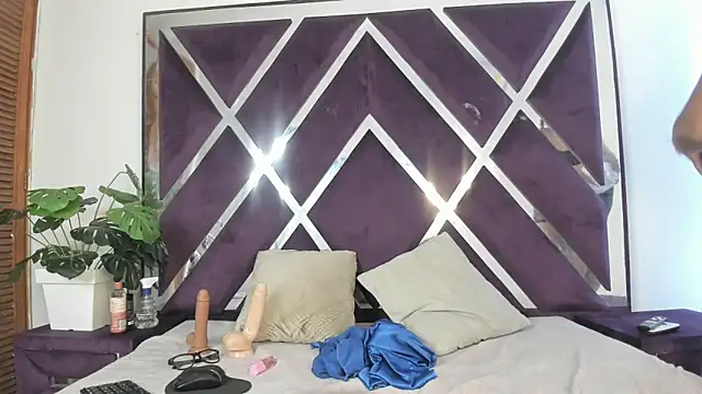 luzenaasm online show from October 2025 04:13:02 AM