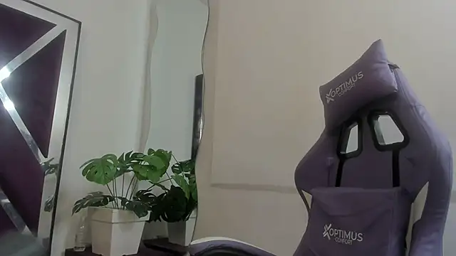 luzenaasm online show from November 2025 04:14:02 AM