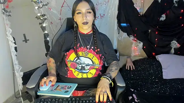 Snapshot of JulianaCarter chatting on October 2025 07:14:02 PM JulianaCarter online show from October 2025 07:14:02 PM