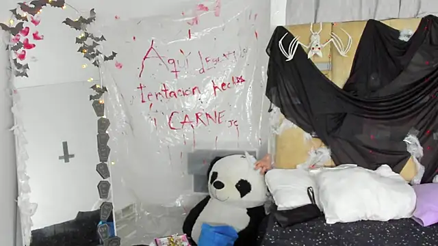 Snapshot of JulianaCarter chatting on October 2025 07:35:02 PM JulianaCarter online show from October 2025 07:35:02 PM