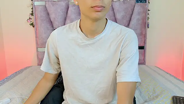 Snapshot of lana_and_liam_ chatting on October 2025 10:27:01 AM lana and liam online show from October 2025 10:27:01 AM