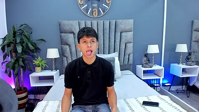 Snapshot of stephane_rouss chatting on October 2025 07:43:01 PM stephane rouss online show from October 2025 07:43:01 PM