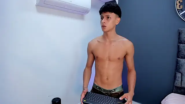 Snapshot of stephane_rouss chatting on November 2025 09:36:01 PM stephane rouss online show from November 2025 09:36:01 PM