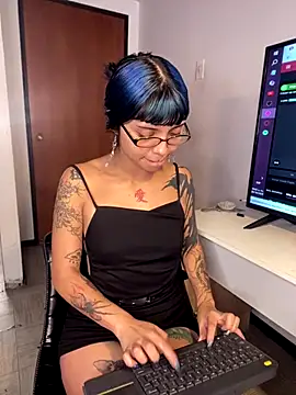 ZoeRaven Pink online show from October 2025 03:01:01 PM