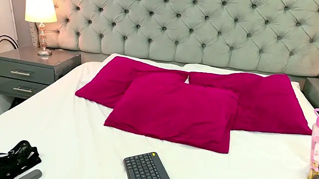 Snapshot of ScarlethCruz chatting on October 2025 07:58:01 PM ScarlethCruz online show from October 2025 07:58:01 PM