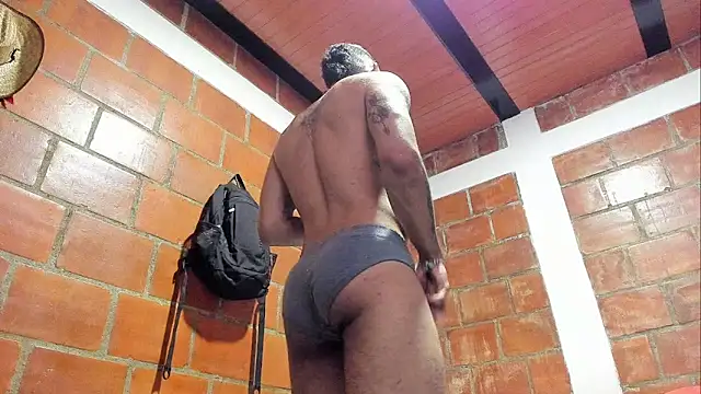 Snapshot of Luck_Andrew chatting on November 2025 05:42:01 PM Luck Andrew online show from November 2025 05:42:01 PM