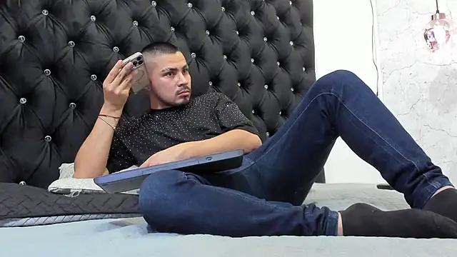 AndresSterling  online show from September 2025 11:18:02 PM