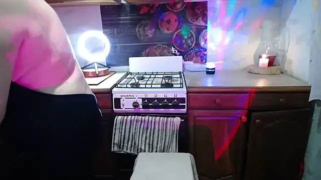 Snapshot of XHelenaX90 chatting on March 2025 04:57:01 PM XHelenaX90 online show from March 2025 04:57:01 PM