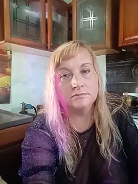 Snapshot of XHelenaX90 chatting on October 2025 12:28:02 PM XHelenaX90 online show from October 2025 12:28:02 PM