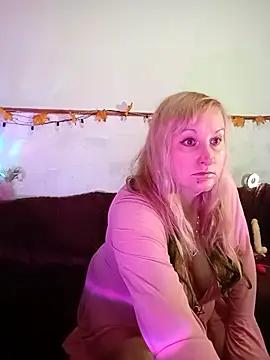 Snapshot of XHelenaX90 chatting on November 2025 08:08:02 PM XHelenaX90 online show from November 2025 08:08:02 PM