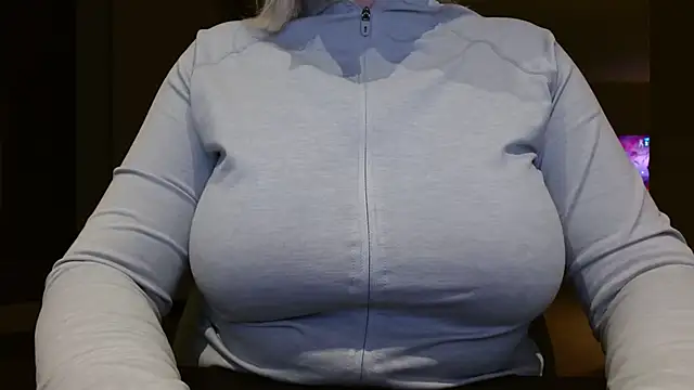 Snapshot of Esmee-Xxx chatting on November 2025 07:34:01 PM Esmee-Xxx online show from November 2025 07:34:01 PM