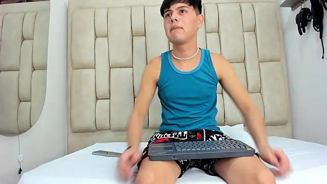 Felipe Cold online show from October 2025 02:19:01 AM