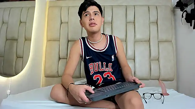 Felipe Cold online show from October 2025 02:20:02 AM