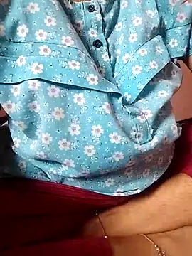 Snapshot of Cuthira chatting on September 2025 05:40:01 AM Cuthira online show from September 2025 05:40:01 AM