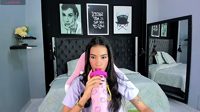 kitty collins  online show from October 2025 10:22:02 AM