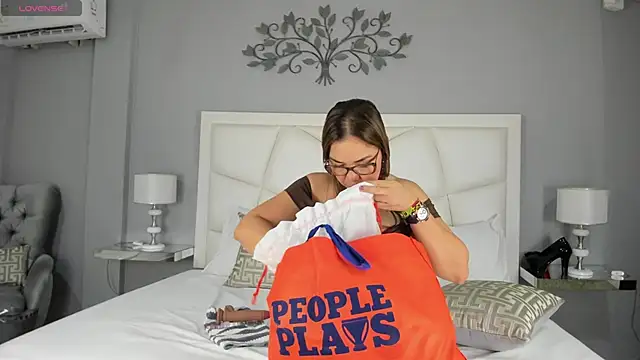 LinaLanm online show from October 2025 04:07:02 AM