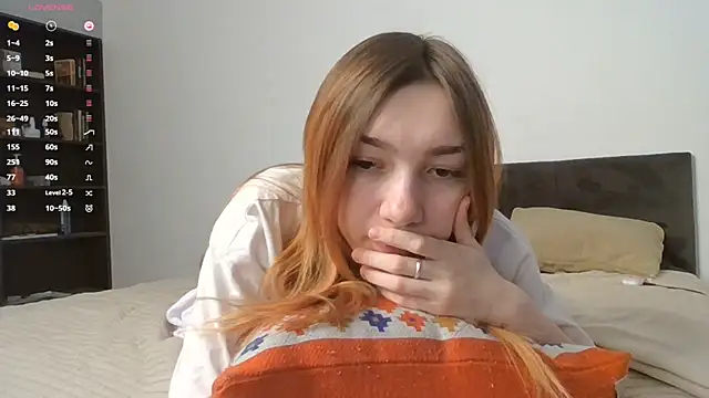 Snapshot of RedheadMisty chatting on October 2025 10:04:01 AM RedheadMisty online show from October 2025 10:04:01 AM