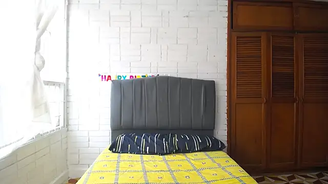 Snapshot of Naia_Stant chatting on October 2025 06:37:01 PM Naia Stant online show from October 2025 06:37:01 PM