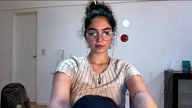 Snapshot of Ariagal chatting on October 2025 08:51:01 PM Ariagal online show from October 2025 08:51:01 PM
