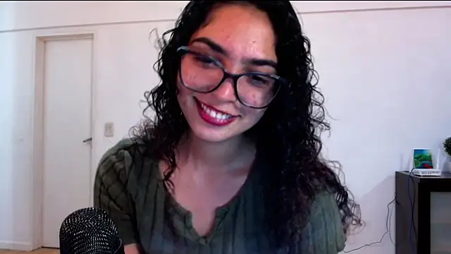 Snapshot of Ariagal chatting on October 2025 12:35:02 AM Ariagal online show from October 2025 12:35:02 AM