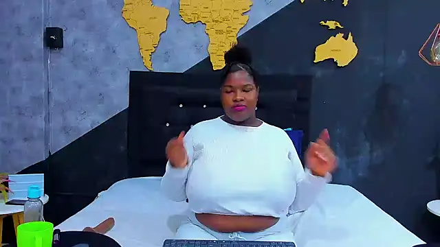 Snapshot of Maiam__Rossi chatting on October 2025 01:30:01 PM Maiam Rossi online show from October 2025 01:30:01 PM