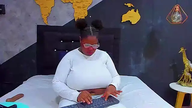 Snapshot of Maiam__Rossi chatting on October 2025 12:39:02 PM Maiam Rossi online show from October 2025 12:39:02 PM