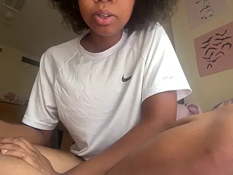 Snapshot of luvrgrllani chatting on September 2025 08:30:01 PM luvrgrllani online show from September 2025 08:30:01 PM