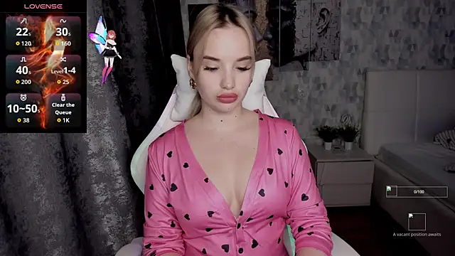 Snapshot of KiraKrox chatting on October 2025 06:41:01 PM KiraKrox online show from October 2025 06:41:01 PM