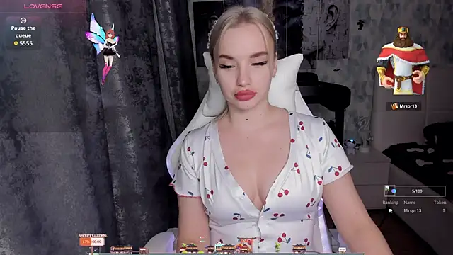 Snapshot of KiraKrox chatting on November 2025 06:40:02 PM KiraKrox online show from November 2025 06:40:02 PM