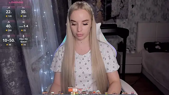 Snapshot of KiraKrox chatting on November 2025 06:39:01 PM KiraKrox online show from November 2025 06:39:01 PM