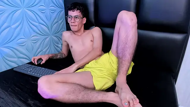 LittleMax23 online show from October 2025 11:53:02 AM