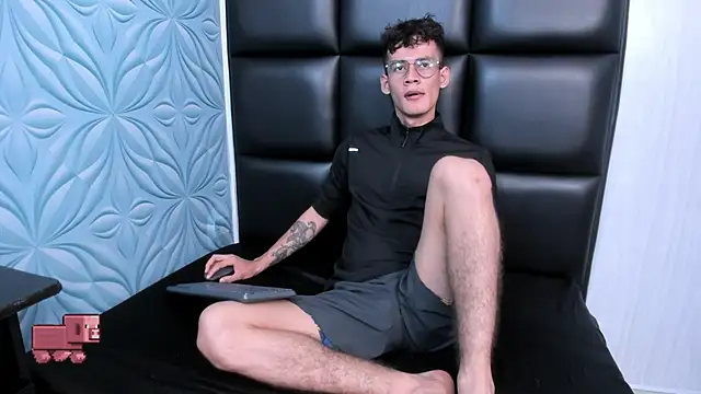 LittleMax23 online show from October 2025 12:56:01 PM