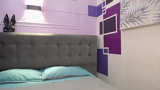 Snapshot of tiiny_emilly chatting on September 2025 08:13:01 PM tiiny emilly online show from September 2025 08:13:01 PM