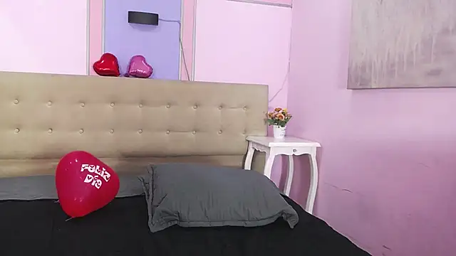 Snapshot of tiiny_emilly chatting on September 2025 08:35:01 PM tiiny emilly online show from September 2025 08:35:01 PM