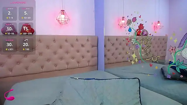 Snapshot of tiiny_emilly chatting on October 2025 09:32:02 PM tiiny emilly online show from October 2025 09:32:02 PM