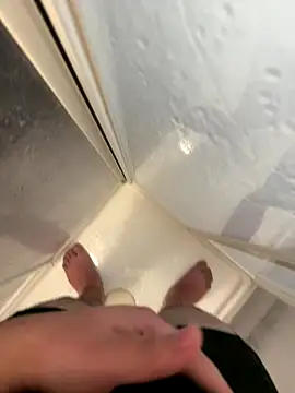 Snapshot of LicitInvader chatting on November 2025 06:29:01 PM LicitInvader online show from November 2025 06:29:01 PM