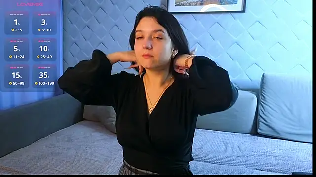 Snapshot of CrimsonBella chatting on September 2025 06:43:02 PM CrimsonBella online show from September 2025 06:43:02 PM