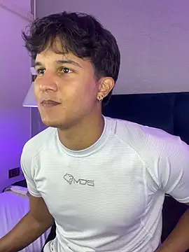 Leo Savage  online show from October 2025 03:49:01 AM