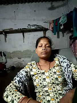 Snapshot of SEXY-MAHI4 chatting on October 2025 01:43:02 PM SEXY-MAHI4 online show from October 2025 01:43:02 PM