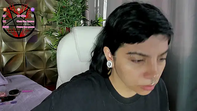 emily-santoss online show from October 2025 01:23:01 PM