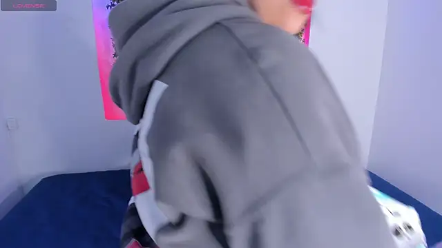 emily-santoss online show from November 2025 02:29:01 PM