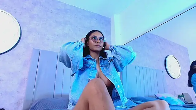 Snapshot of karla-ruiz chatting on October 2025 08:00:02 PM karla-ruiz online show from October 2025 08:00:02 PM