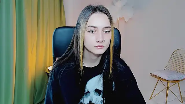 olivianorton online show from September 2025 01:02:01 PM