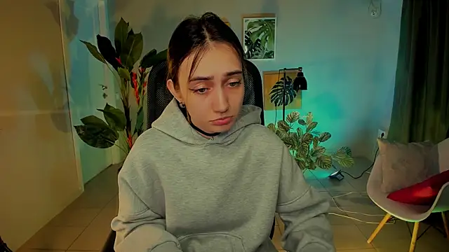 olivianorton online show from September 2025 12:09:01 PM