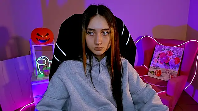 olivianorton online show from October 2025 03:11:02 PM