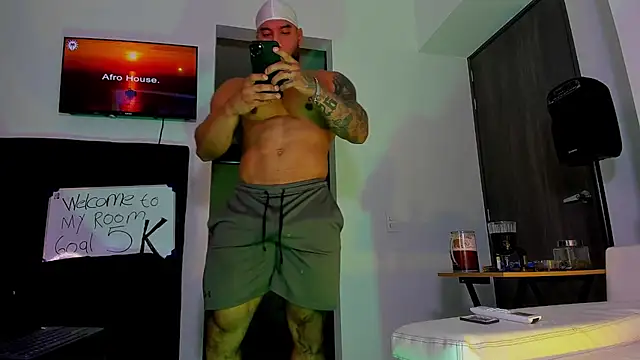 Snapshot of Andrew_Johnnson chatting on October 2025 11:03:02 PM Andrew Johnnson online show from October 2025 11:03:02 PM