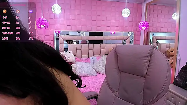 Snapshot of _laaura_ chatting on November 2025 06:20:01 PM laaura online show from November 2025 06:20:01 PM